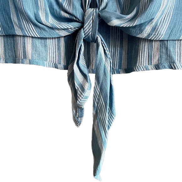 New WEST KEI Stitch Fix Romayne Tie Front Striped Top Size 2X Blue White - Picture 3 of 6